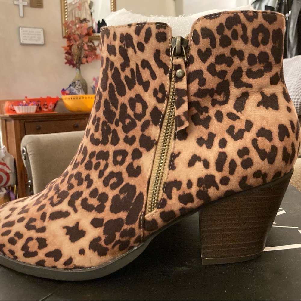 Lane Bryant cheetah print booties 10 W
